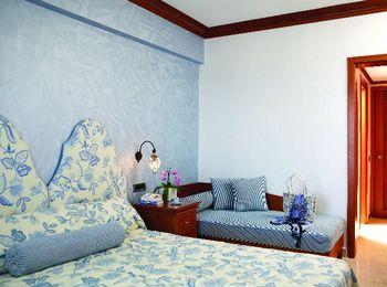 Номер с детским уголком, отель Mitsis Serita Beach Hotel 5 Семейный номер в отеле Mitsis Serita Beach Hotel