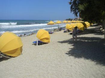 Пляж, отель Mitsis Serita Beach Hotel 5 Песчаный пляж недалеко от отеля