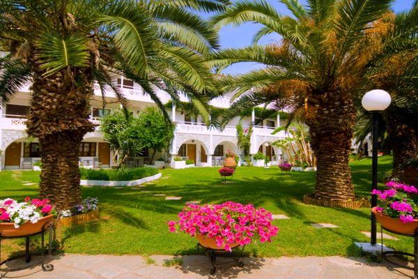 Hotel Porfi Beach 4 - посреди соснового леса