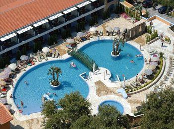 Шикарные апартаменты предлагает Athena Pallas Village
