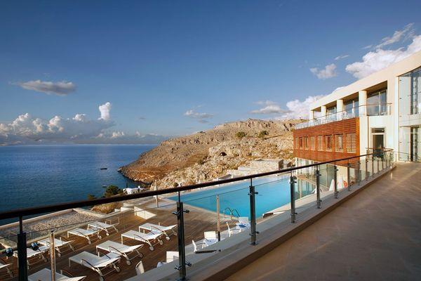 Lindos Blu 5 у побережья Средиземного моря